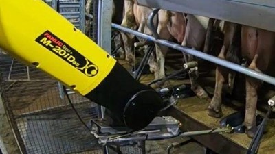 FarmOnline – Robot Teat Sprayer