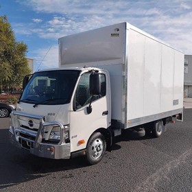616 AT Wide 4x2 Pantech Truck
