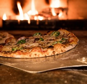 Gas vs. Wood Fired Pizza Ovens