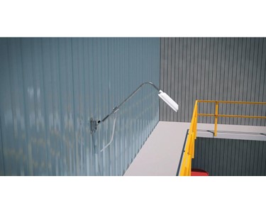 LMS040 – Vertical Swing Down Light Pole System
