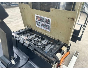 Crown 1.5T Walkie Reach Stacker forklift - 30WRTT210 