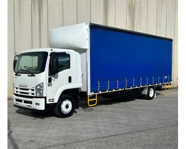 Isuzu - Used Curtainsider Truck | 2015 FSR 700/850
