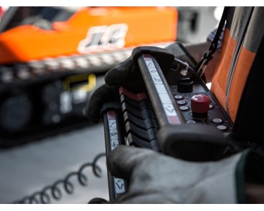 JLG - Compact Crawler Boom | X33J Plus 