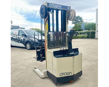 Crown 1.5T Walkie Reach Stacker forklift - 30WRTT210 