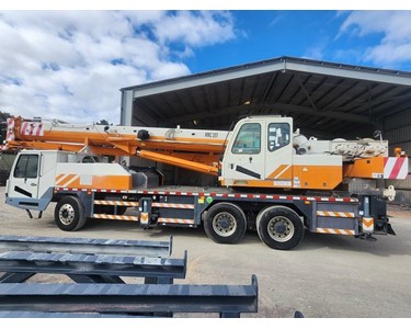 Zoomlion - Pre Owned Hydraulic Truck Crane | QY25V