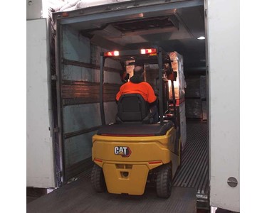 Cat - 4-Wheel Electric Forklift | 1-3.5 Tonne