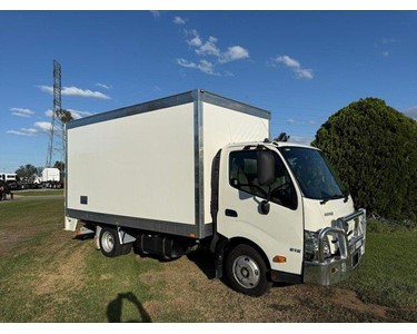 Hino - Used Pantech Truck | 300 Series 