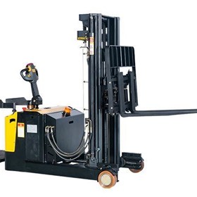 Electric Reach Stacker Speeds to 2km/h | RT12-20 