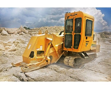 Heavy-Duty Track Trencher | T555