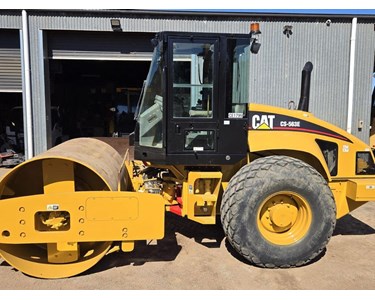 Caterpillar - Used Smooth Drum Roller 2005 CS563E 