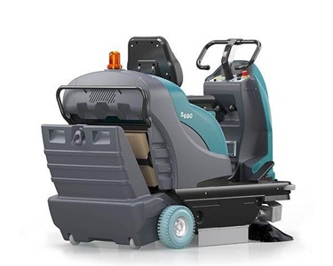 Tennant - Compact Battery Ride-On Sweeper | S680 