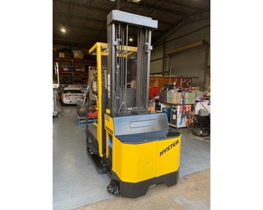 Hyster - R30XMS Electric Stock Picker