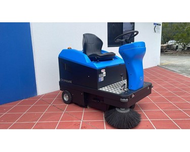 Conquest - HD90 Ride On Power Sweeper Fully Refurbished, Low Hour Machine