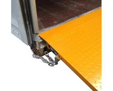 DHE - Container Ramp Standard Duty | 6.5 Tonne Self Levelling 