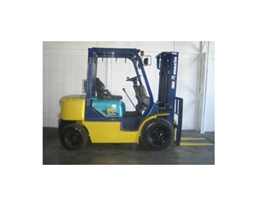 Komatsu FG20 - Komatsu 2 Tonne Forklift