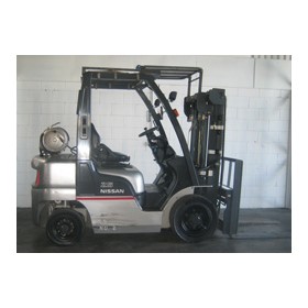 Nissan FG25 - Nissan 2.5 Tonne Forklift with Container Mast