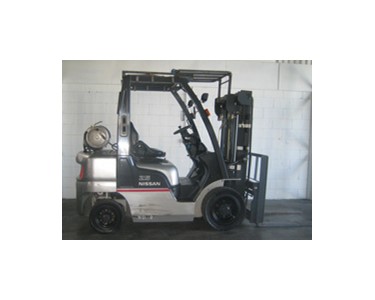 Nissan FG25 - Nissan 2.5 Tonne Forklift with Container Mast