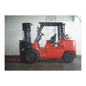 Nissan FG45 - Nissan 4.5 Tonne Forklift