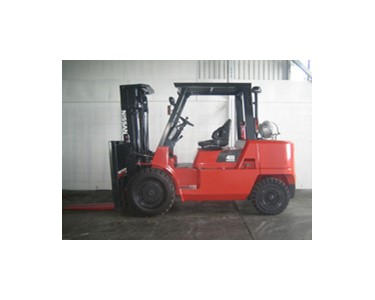 Nissan FG45 - Nissan 4.5 Tonne Forklift