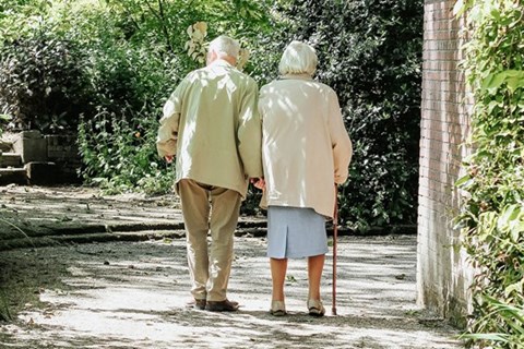 8 ways Nurses can maintain patient dignity at end-of-life