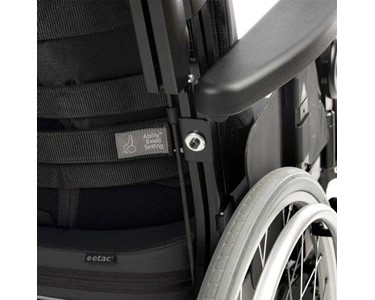 Etac - Tilt In Space Wheelchair | Prio 