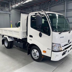 300 Series 617 Tipper Truck (White) 25485