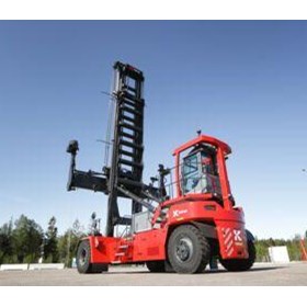 Diesel-Electric Straddle Carrier