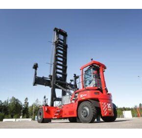 Diesel-Electric Straddle Carrier