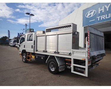 Isuzu - Used Service Truck | 2017 NPS 75-155 