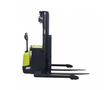 CLARK - Electric Straddle Stacker | SSX18