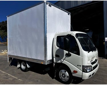 Hino - Used Pantech Truck 2018 300 SERIES 616