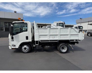 Isuzu - Used Tipper Truck | 2015 N Series NLR 200 
