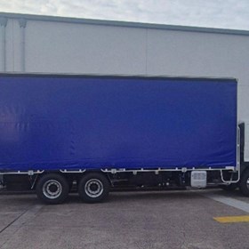 FR2632 14-Pallet Curtainsider Truck