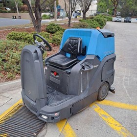 Used Conquest HDS90 Ride-On Floor Scrubber | Formerly Conquest Magna
