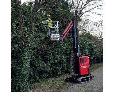 Vertical Mast Lifts 230 kg | Monitor 10