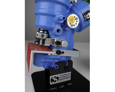 Kamekura - RW-B1A Cordless Hydraulic Hole Puncher