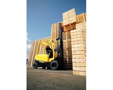 Hyster - Electric Forklifts 2.2-3.5 Tonnes | J2.2–3.5XN 