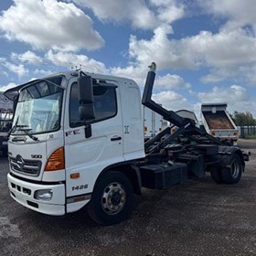 Used Hooklift Truck | 2018 HINO 500FE1426 