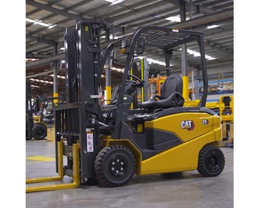 Cat - 4-Wheel Electric Forklift | 1-3.5 Tonne