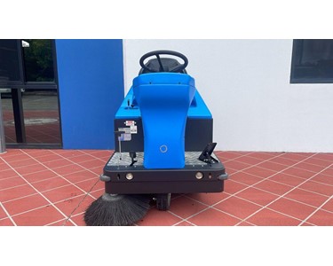 Conquest - HD90 Ride On Power Sweeper Fully Refurbished, Low Hour Machine