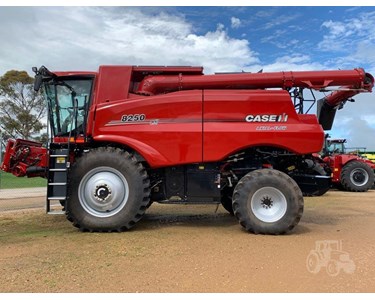 Case IH - Combine Harvester | 8250 2024 