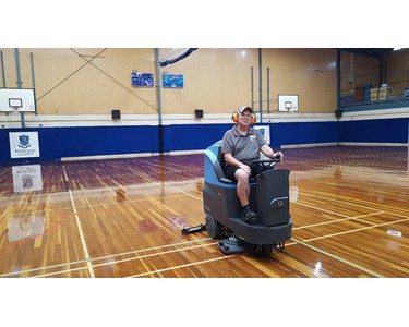 Conquest - Electric Compact Ride-On Scrubber | RENT, HIRE or BUY | HDS85E