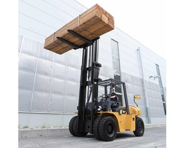 Cat - Diesel Forklift | 7-10 Tonne