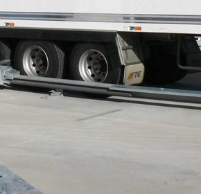 Wheel Chock I SLSC Surface-Mounted Wheel Restraint