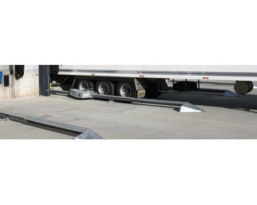 SAFETECH - Wheel Chock I SLSC Surface-Mounted Wheel Restraint