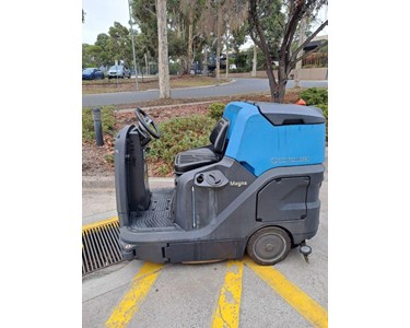 Conquest - Used Conquest HDS90 Ride-On Floor Scrubber | Formerly Conquest Magna