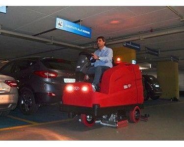 Rider Floor Scrubber 10,400 m²/hour | RCM Tera 