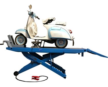 AAQ Autolift - Motorcycle Hoist & Lift | 243612 Air operated motorcycle hoist 500kg