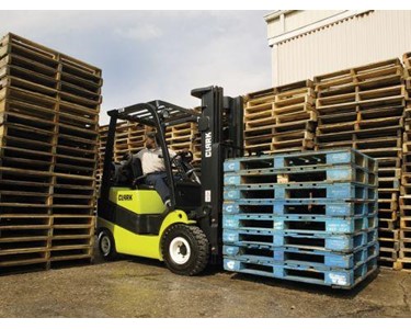 CLARK - LPG Forklift 1.8 tonne C18L