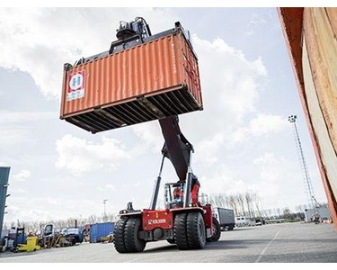 Kalmar - Container Handling Reach Stackers | Gloria DRG420–450